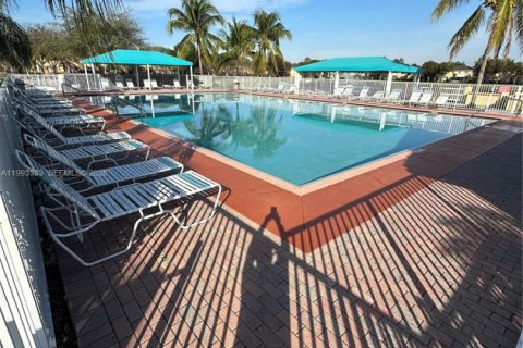 Condo in Homestead, Florida, 4 bedrooms № 2153761 - photo 17