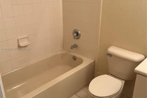 Condo in Homestead, Florida, 4 bedrooms № 2153761 - photo 8