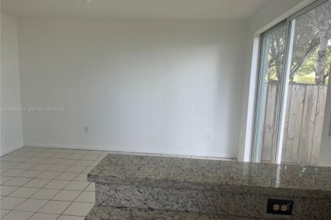 Condo in Homestead, Florida, 4 bedrooms № 2153761 - photo 3