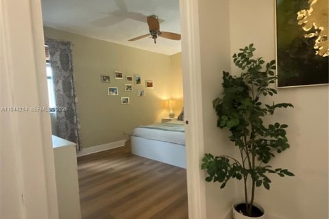 Condo in Miami Beach, Florida, 1 bedroom  № 2000910 - photo 28