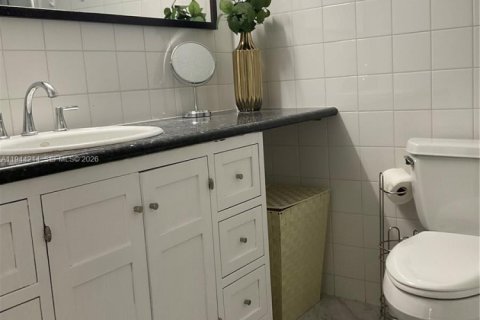 Condo in Miami Beach, Florida, 1 bedroom  № 2000910 - photo 24