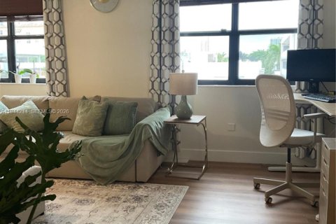 Condo in Miami Beach, Florida, 1 bedroom  № 2000910 - photo 7