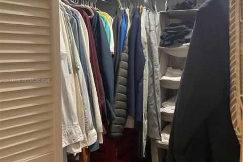 Condo in Miami Beach, Florida, 1 bedroom  № 2000910 - photo 30