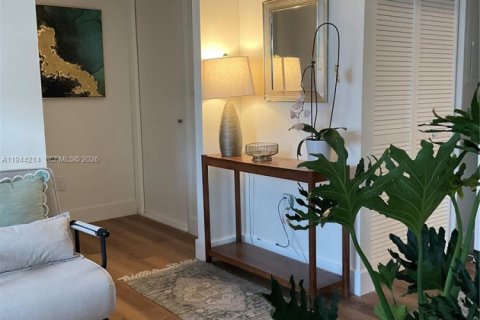 Condo in Miami Beach, Florida, 1 bedroom  № 2000910 - photo 22