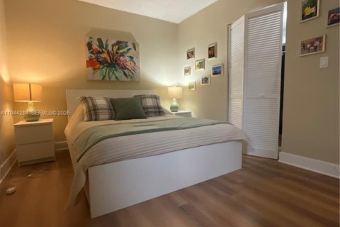 Condo in Miami Beach, Florida, 1 bedroom  № 2000910 - photo 27