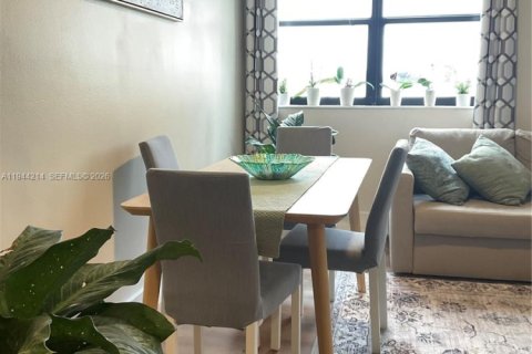 Condo in Miami Beach, Florida, 1 bedroom  № 2000910 - photo 11