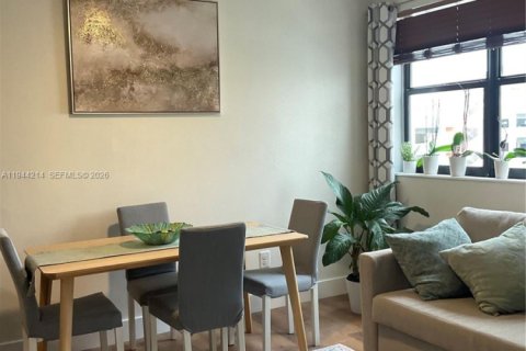 Condo in Miami Beach, Florida, 1 bedroom  № 2000910 - photo 9