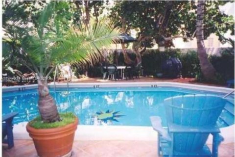 Condo in Miami Beach, Florida, 1 bedroom  № 2000910 - photo 3