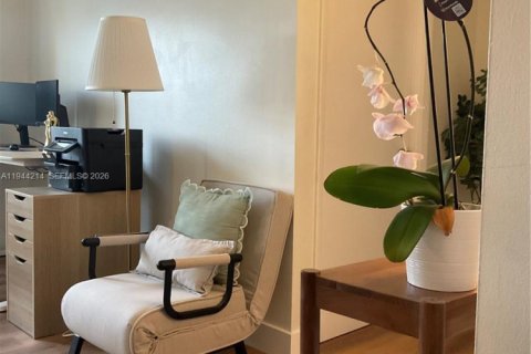 Condo in Miami Beach, Florida, 1 bedroom  № 2000910 - photo 23