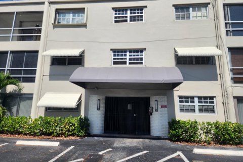 Condominio en venta en Pompano Beach, Florida, 2 dormitorios, 87.79 m2 № 2241988 - foto 3