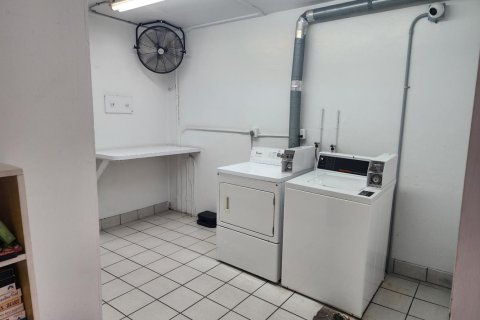 Condominio en venta en Pompano Beach, Florida, 2 dormitorios, 87.79 m2 № 2241988 - foto 12
