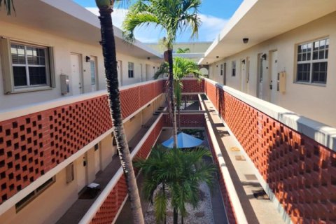 Condominio en Pompano Beach, Florida, 2 dormitorios № 2241988