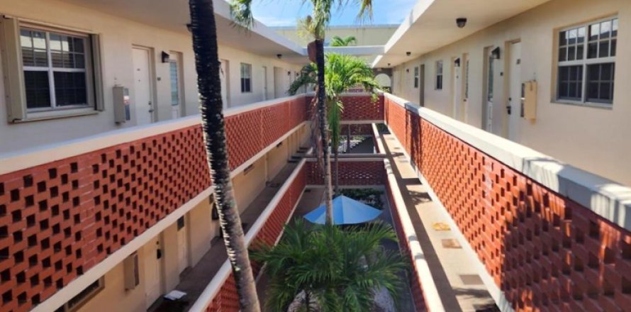 Condominio en Pompano Beach, Florida, 2 dormitorios № 2241988
