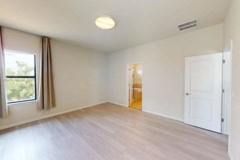 Снять в аренду виллу или дом в Лейк-Уорт, Флорида 4 спальни, 244.43м2, № 1949161 - фото 17