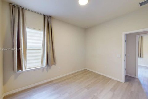 Снять в аренду виллу или дом в Лейк-Уорт, Флорида 4 спальни, 244.43м2, № 1949161 - фото 15