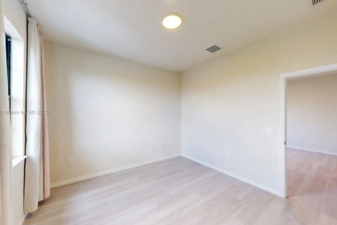 Снять в аренду виллу или дом в Лейк-Уорт, Флорида 4 спальни, 244.43м2, № 1949161 - фото 19