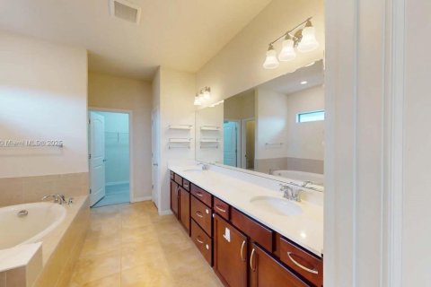 Снять в аренду виллу или дом в Лейк-Уорт, Флорида 4 спальни, 244.43м2, № 1949161 - фото 27