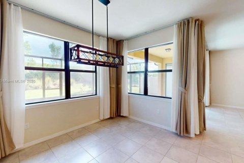 Снять в аренду виллу или дом в Лейк-Уорт, Флорида 4 спальни, 244.43м2, № 1949161 - фото 12