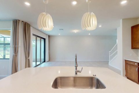 Снять в аренду виллу или дом в Лейк-Уорт, Флорида 4 спальни, 244.43м2, № 1949161 - фото 9