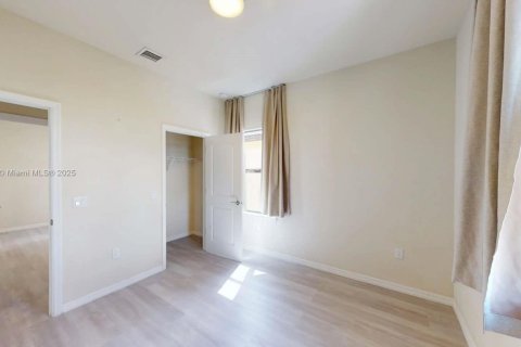 Снять в аренду виллу или дом в Лейк-Уорт, Флорида 4 спальни, 244.43м2, № 1949161 - фото 8