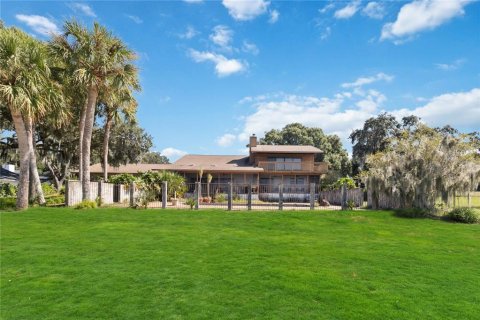 House in Windermere, Florida 5 bedrooms, 493.87 sq.m. № 2097317 - photo 4