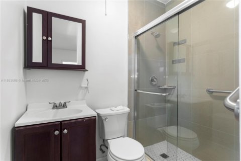 Casa en venta en Hollywood, Florida, 4 dormitorios, 212.28 m2 № 1946705 - foto 24