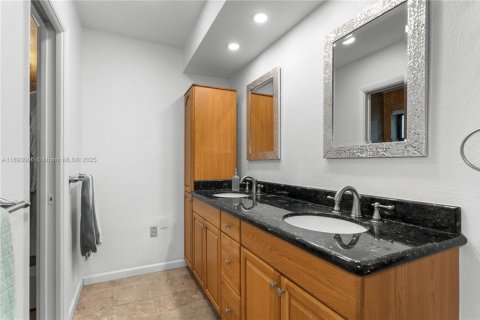 Casa en venta en Hollywood, Florida, 4 dormitorios, 212.28 m2 № 1946705 - foto 19