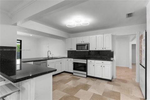 Casa en venta en Hollywood, Florida, 4 dormitorios, 212.28 m2 № 1946705 - foto 14