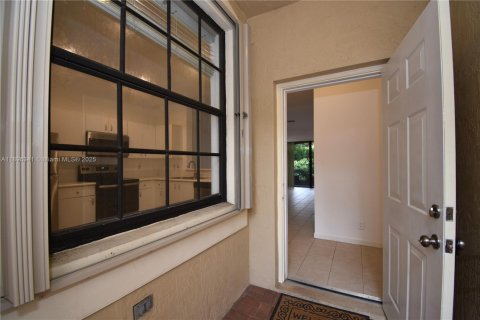 Купить таунхаус в Уэстон, Флорида 2 спальни, 107.3м2, № 1948557 - фото 2