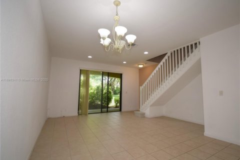 Купить таунхаус в Уэстон, Флорида 2 спальни, 107.3м2, № 1948557 - фото 3