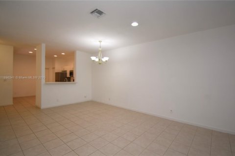 Купить таунхаус в Уэстон, Флорида 2 спальни, 107.3м2, № 1948557 - фото 6