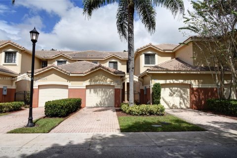 Купить таунхаус в Уэстон, Флорида 2 спальни, 107.3м2, № 1948557 - фото 1