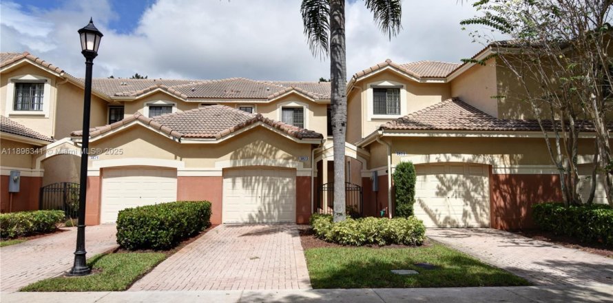 Таунхаус в Уэстон, Флорида 2 спальни, 107.3м2 № 1948557