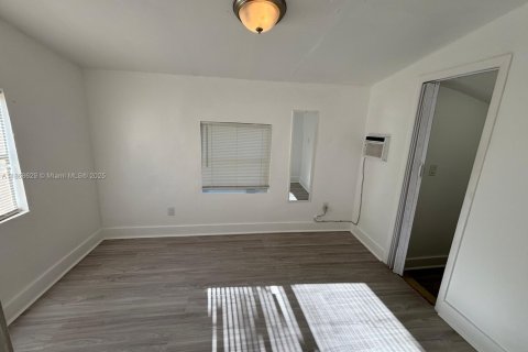 Propiedad comercial en venta en Miami, Florida № 1923650 - foto 5