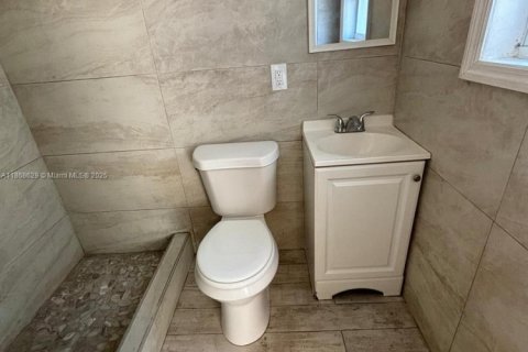 Propiedad comercial en venta en Miami, Florida № 1923650 - foto 2