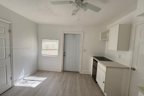 Propiedad comercial en venta en Miami, Florida № 1923650 - foto 6