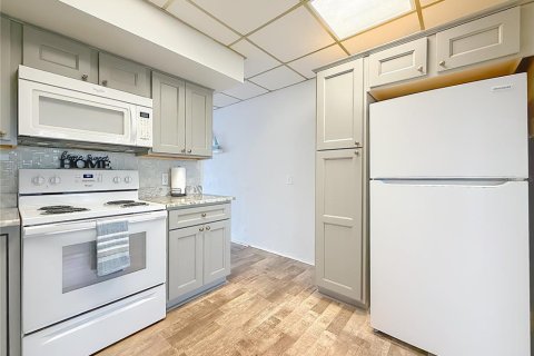 Купить кондоминиум в Кеннет-Сити, Флорида 8 комнат, 95.22м2, № 2232168 - фото 19