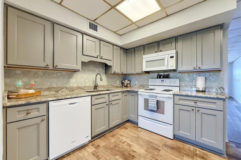 Купить кондоминиум в Кеннет-Сити, Флорида 8 комнат, 95.22м2, № 2232168 - фото 2