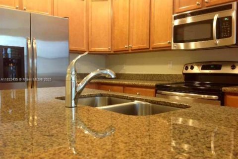 Снять в аренду таунхаус в Купер-Сити, Флорида 3 спальни, 123.93м2, № 1809341 - фото 7