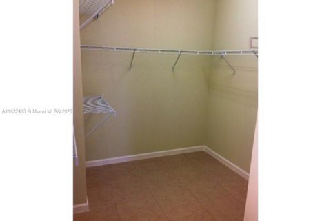 Снять в аренду таунхаус в Купер-Сити, Флорида 3 спальни, 123.93м2, № 1809341 - фото 17