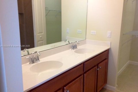 Снять в аренду таунхаус в Купер-Сити, Флорида 3 спальни, 123.93м2, № 1809341 - фото 13