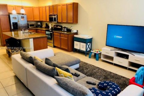 Снять в аренду таунхаус в Купер-Сити, Флорида 3 спальни, 123.93м2, № 1809341 - фото 8