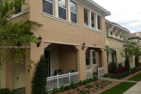 Снять в аренду таунхаус в Купер-Сити, Флорида 3 спальни, 123.93м2, № 1809341 - фото 2