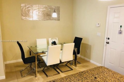 Снять в аренду таунхаус в Купер-Сити, Флорида 3 спальни, 123.93м2, № 1809341 - фото 10