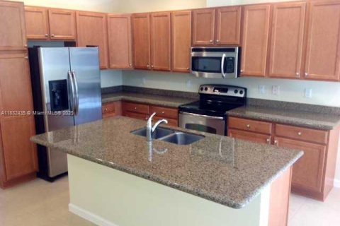 Снять в аренду таунхаус в Купер-Сити, Флорида 3 спальни, 123.93м2, № 1809341 - фото 5