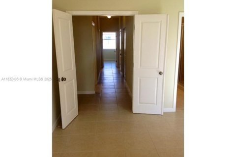 Снять в аренду таунхаус в Купер-Сити, Флорида 3 спальни, 123.93м2, № 1809341 - фото 23