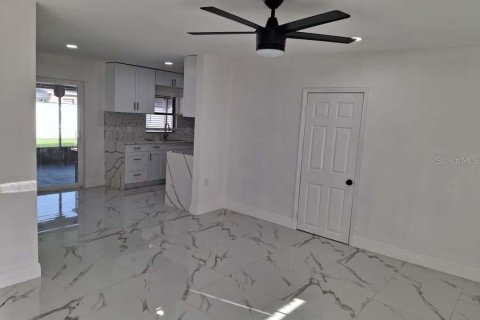 Casa en alquiler en Tampa, Florida, 4 dormitorios, 131.55 m2 № 1843199 - foto 4