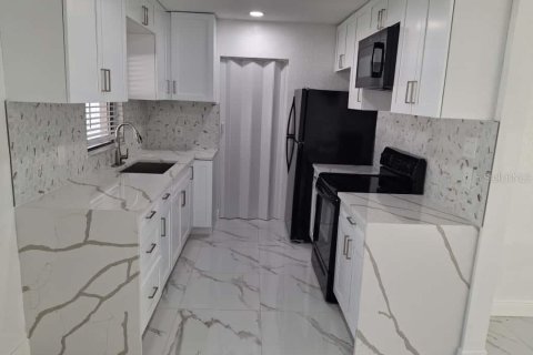 Casa en alquiler en Tampa, Florida, 4 dormitorios, 131.55 m2 № 1843199 - foto 3