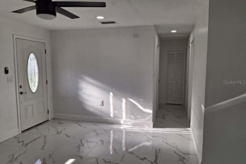 Casa en alquiler en Tampa, Florida, 4 dormitorios, 131.55 m2 № 1843199 - foto 2