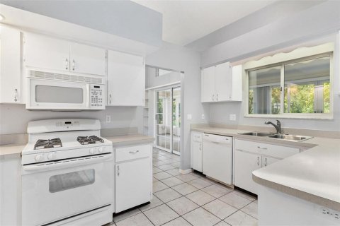 House in Leesburg, Florida 2 bedrooms, 139.26 sq.m. № 1740686 - photo 16